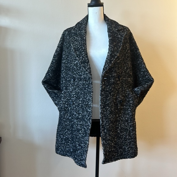 Wool coat over fit style fee size. - Picture 5 of 8